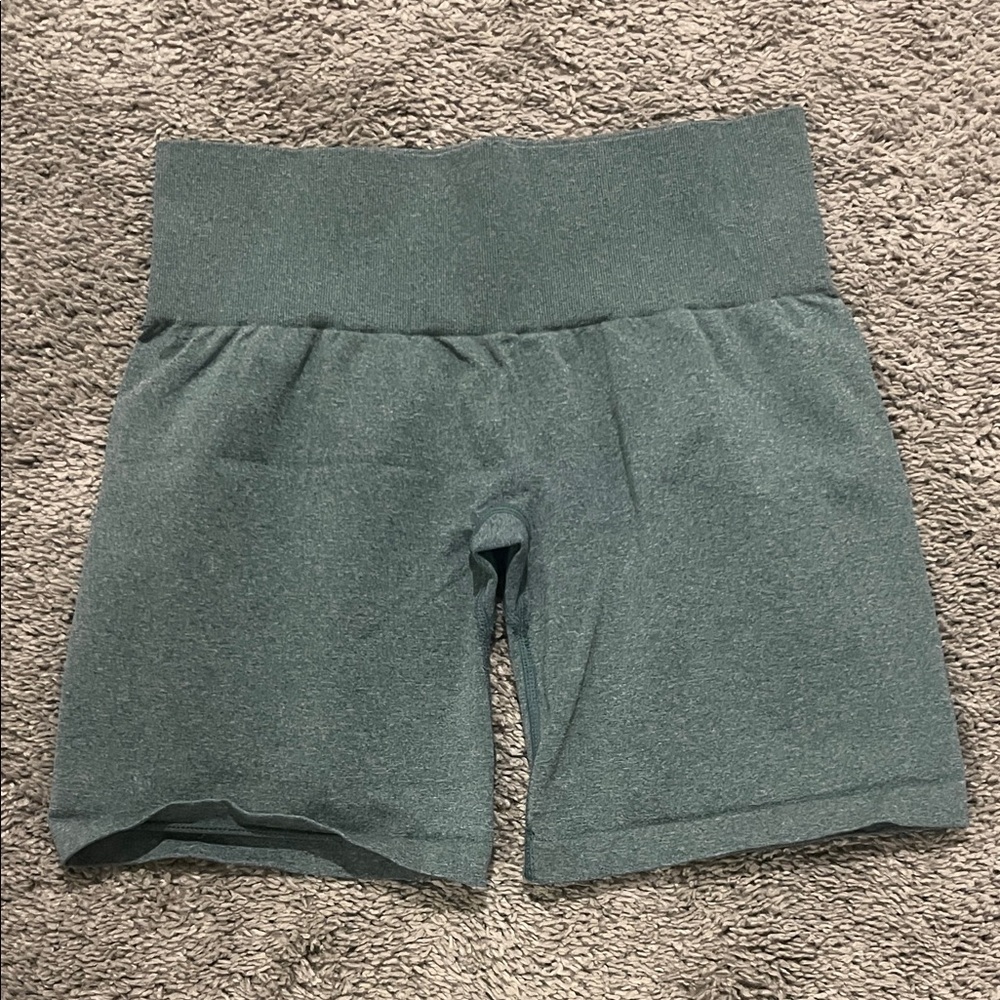 NVGTN Women's Bike Shorts in green